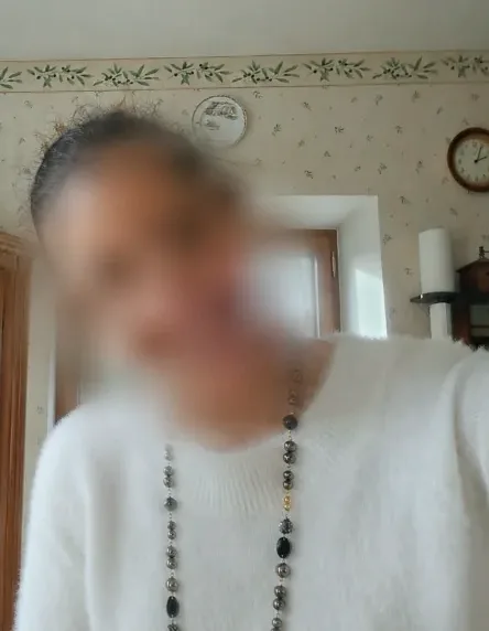 Anna, 37