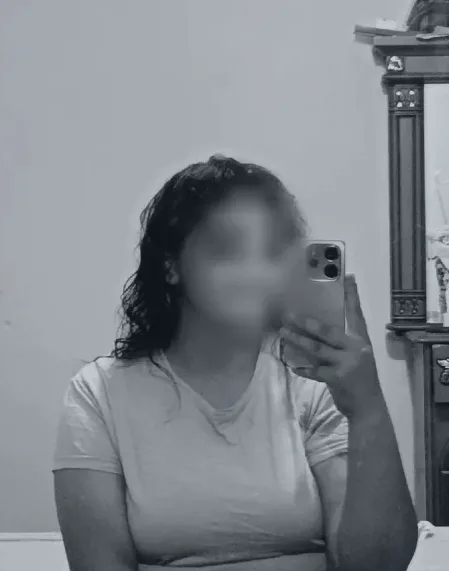 Caroline, 22