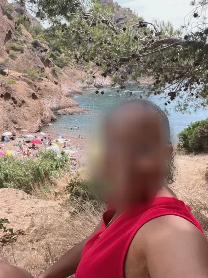 Ellie, 33
